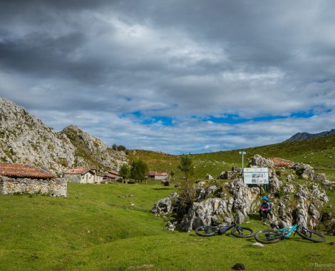 190_Asturia, Asturien, Avin, Drei Monate, Los Lagos, Mountainbike, Mountains, Picos de Europa, Spain, Spanien, Specialized, Specialized Turbo Levo FSR, threemonthsagypsy